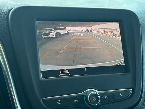 Used 2022 Chevrolet Equinox LT FWD image 22