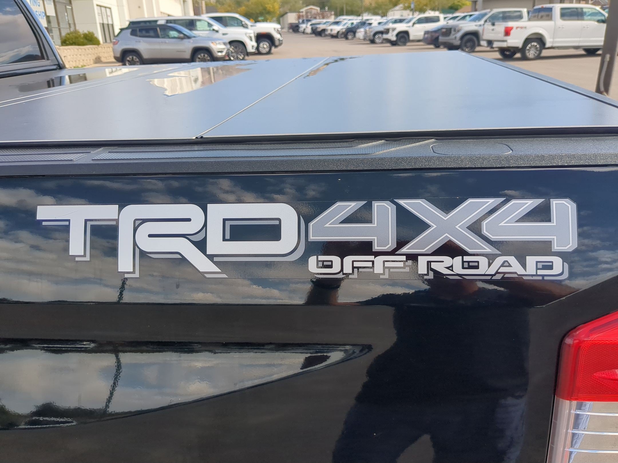 Used 2018 Toyota Tundra SR5 w/ TRD Off Road Package AWD/4WD image 26