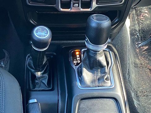 Used 2023 Jeep Wrangler Unlimited w/ Cold Weather Group image 10