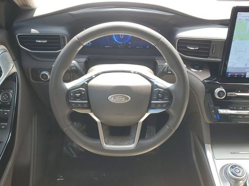 Used 2022 Ford Explorer Platinum w/ Equipment Group 601A AWD/4WD image 18