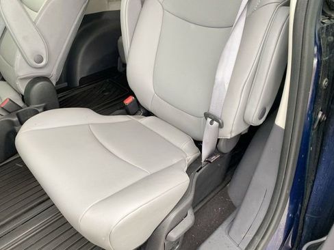 Used 2022 Toyota Sienna XLE w/ XLE Plus Package image 24