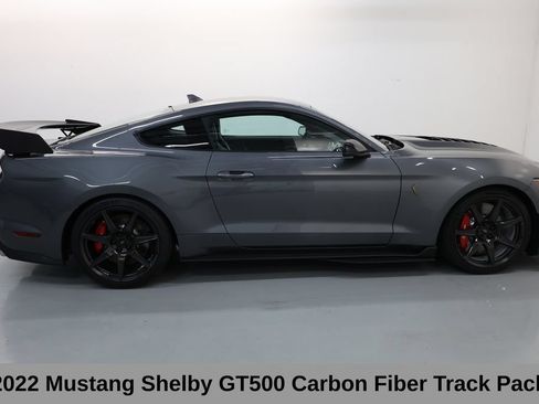 Used 2022 Ford Mustang Shelby GT500 w/ Carbon Fiber Track Pack RWD image 4