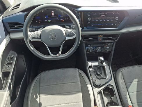 Used 2024 Volkswagen Taos SE AWD/4WD image 10