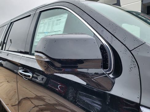 New 2026 GMC Yukon XL Denali Ultimate AWD/4WD image 11