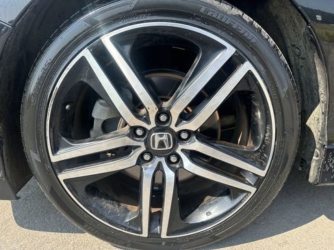 Used 2017 Honda Accord Sport image 9