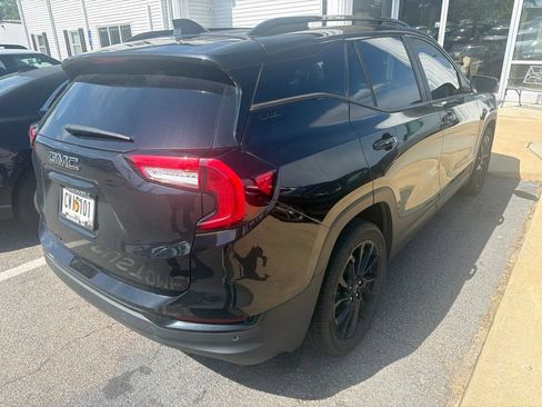 Used 2023 GMC Terrain SLE w/ Driver Convenience Package FWD image 4