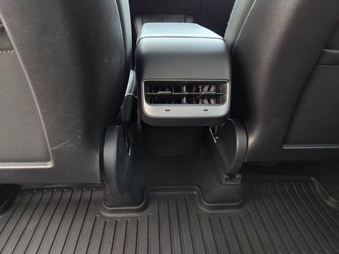 Used 2021 Tesla Model Y Long Range image 29