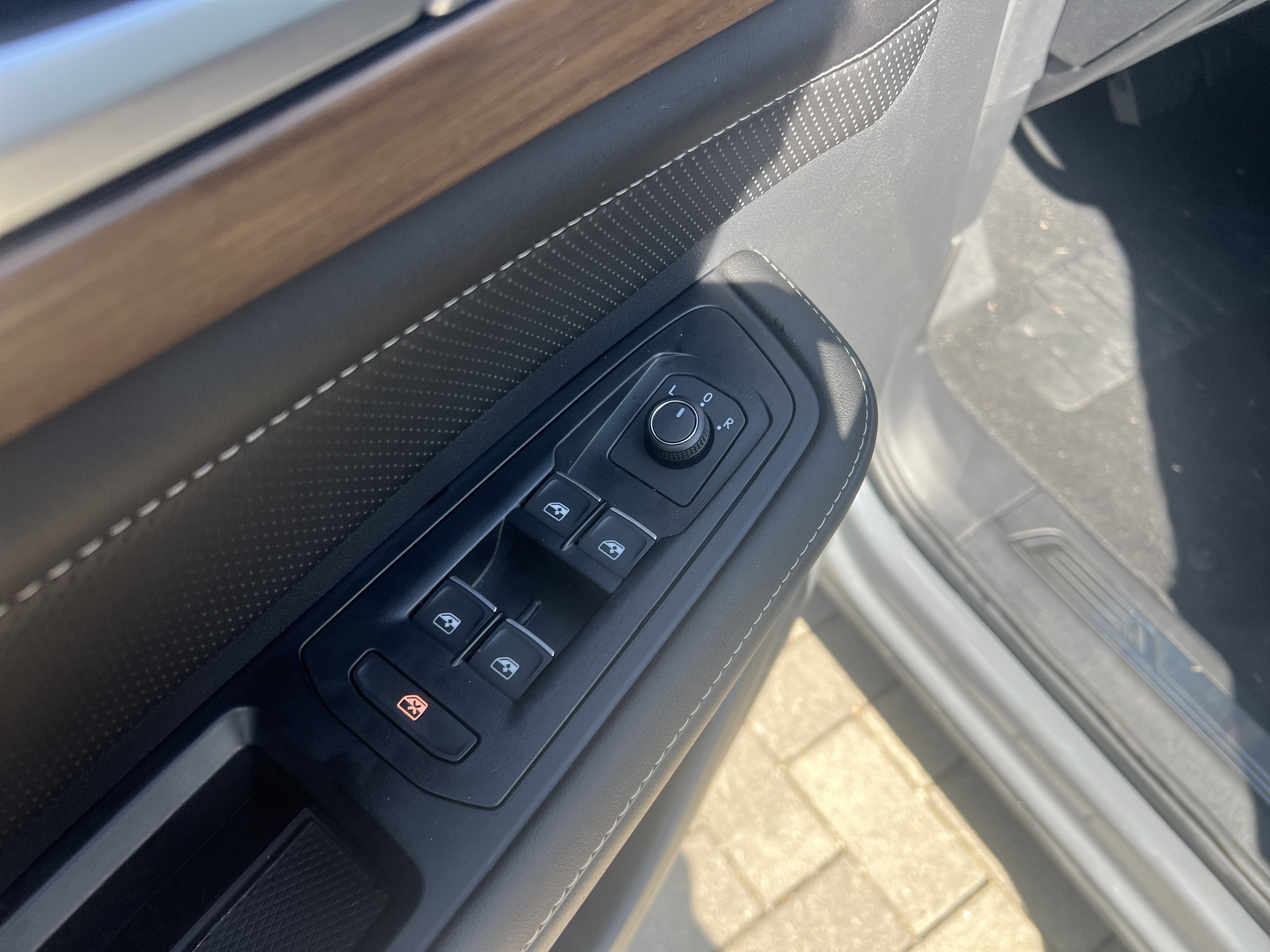Certified 2026 Volkswagen Atlas SE FWD image 12