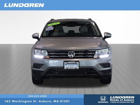 Used 2021 Volkswagen Tiguan SE AWD/4WD image 2