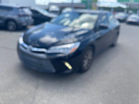 Used 2015 Toyota Camry XLE w/ Moonroof Package FWD image 12