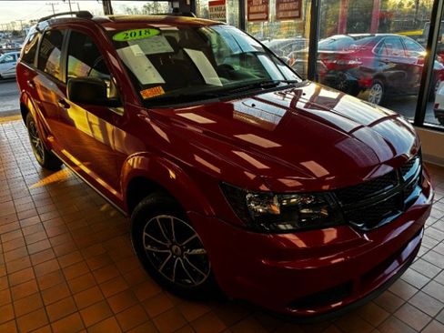 Used 2018 Dodge Journey SE w/ Blacktop Package image 1