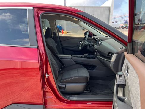 Used 2023 Nissan Rogue SV FWD image 9