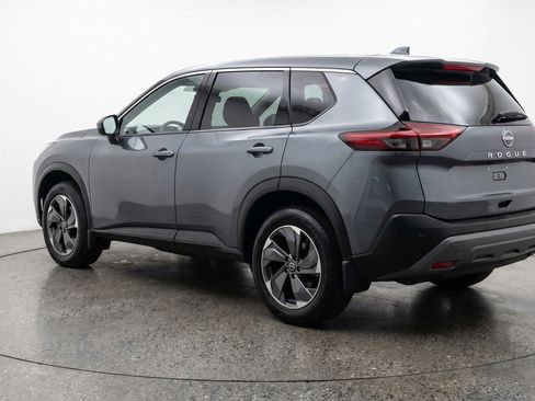Used 2025 Nissan Rogue SV image 6