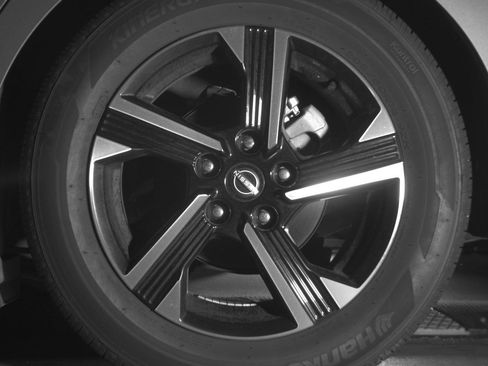 Used 2025 Nissan Sentra SV FWD image 14