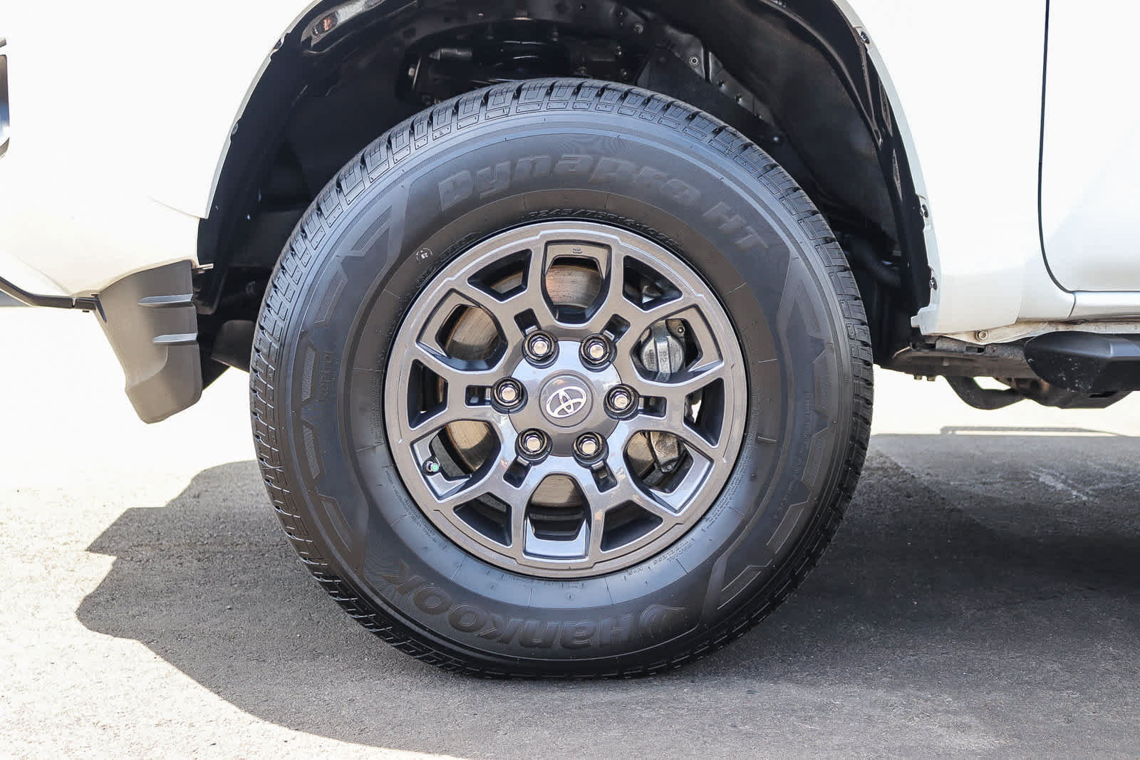 Used 2018 Toyota Tacoma SR5 AWD/4WD image 10