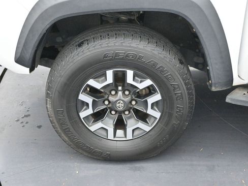 Used 2017 Toyota Tacoma TRD Off-Road image 31
