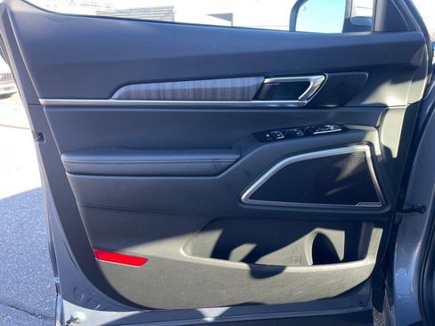 Used 2025 Kia Telluride EX image 17