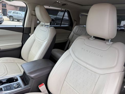 Used 2020 Ford Explorer Platinum w/ Premium Technology Package AWD/4WD image 21