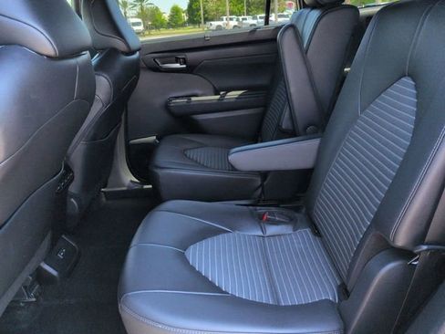 Certified 2024 Toyota Highlander XSE FWD image 14