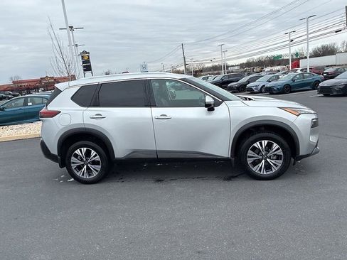 Used 2022 Nissan Rogue SV w/ SV Premium Package image 6