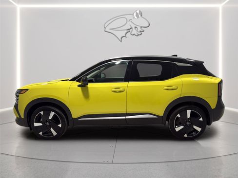 Used 2025 Nissan Kicks SR AWD/4WD image 2