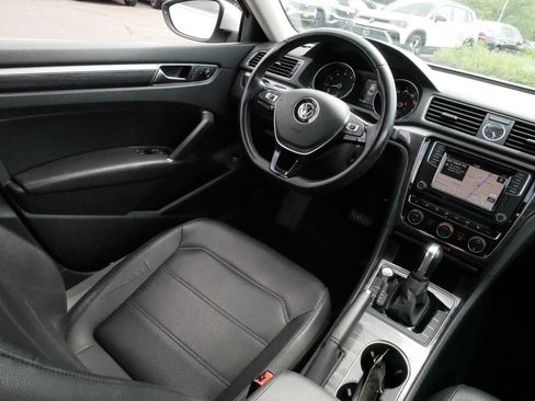 Used 2017 Volkswagen Passat 1.8T SE FWD image 10