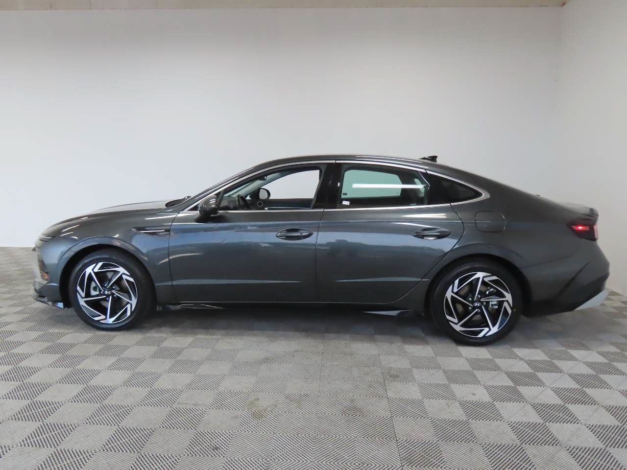 Used 2026 Hyundai Sonata SEL FWD image 5