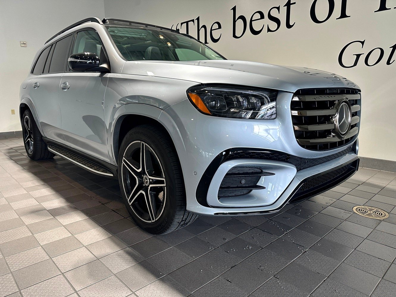Used 2026 Mercedes-Benz GLS 450 4MATIC image 1