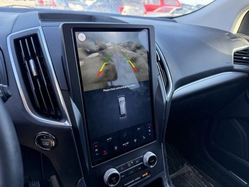 Used 2024 Ford Edge Titanium image 16