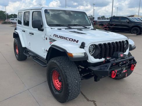 Used 2024 Jeep Wrangler Unlimited Rubicon AWD/4WD image 3
