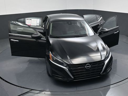 Used 2024 Nissan Altima 2.5 SV image 22