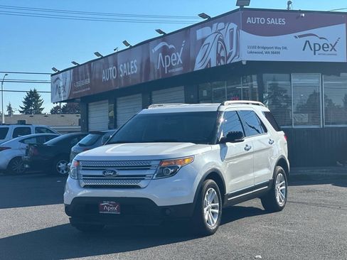 Used 2014 Ford Explorer XLT w/ Equipment Group 201A AWD/4WD image 2