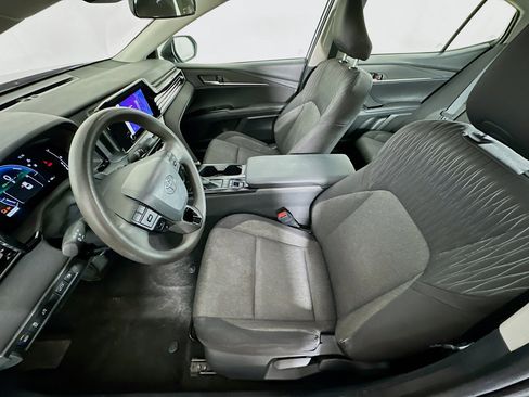 Used 2025 Toyota Camry LE image 13