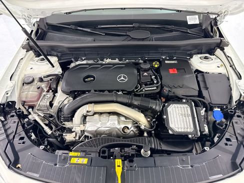 Used 2025 Mercedes-Benz GLB 250 image 29