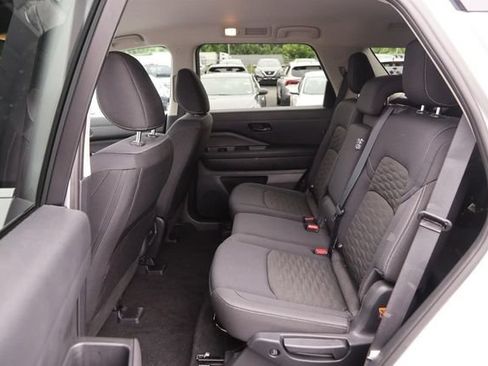Certified 2025 Nissan Pathfinder SV FWD image 10