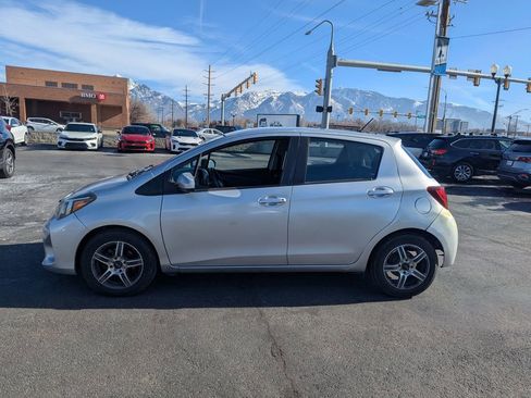 Used 2015 Toyota Yaris L image 8