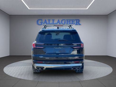 Used 2025 GMC Acadia Denali w/ Super Cruise Package image 6