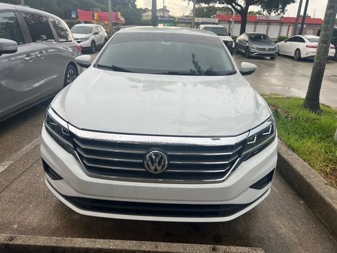 Used 2020 Volkswagen Passat 2.0T SE FWD image 2