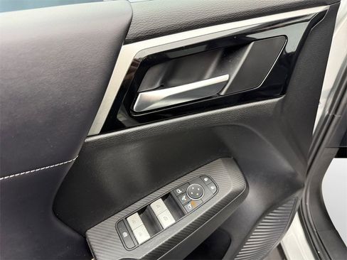 Used 2024 Mitsubishi Outlander SE image 14