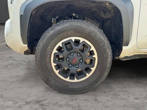 Certified 2024 Toyota Tacoma TRD Off-Road AWD/4WD image 9
