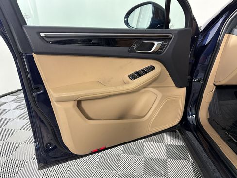 Certified 2023 Porsche Macan AWD/4WD image 12