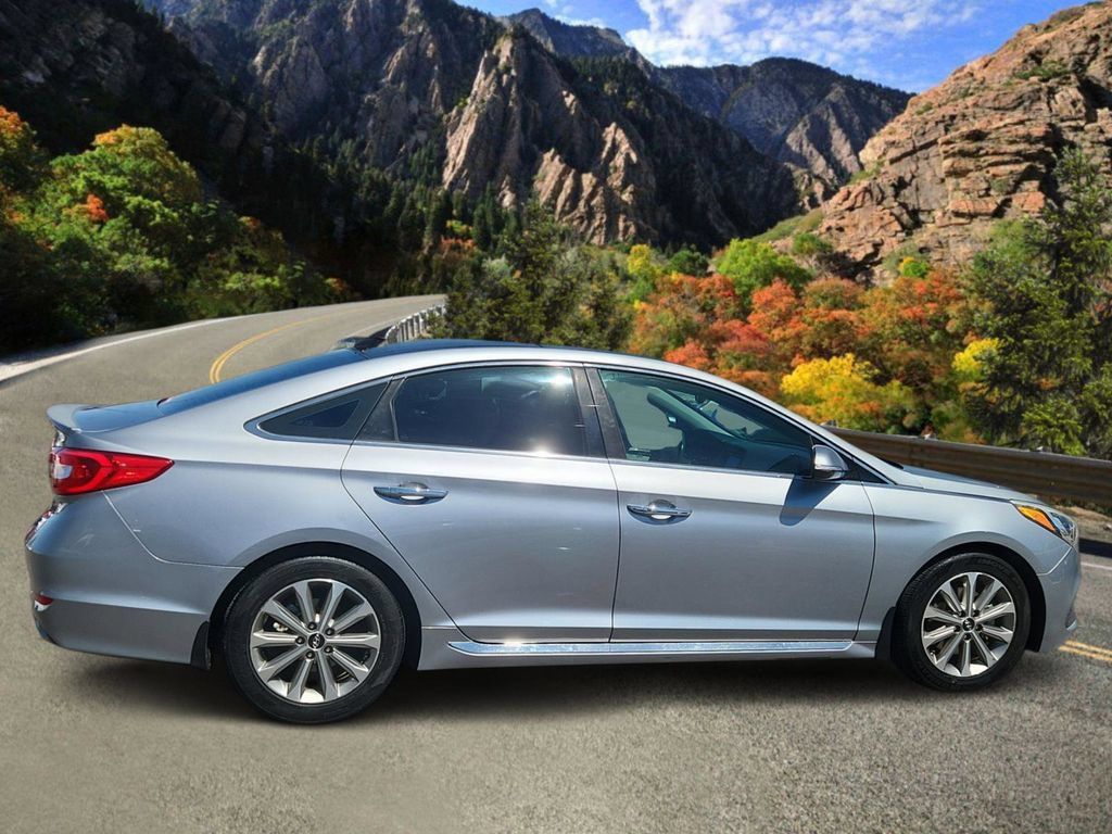 Used 2016 Hyundai Sonata Limited w/ Option Group 04 FWD image 2
