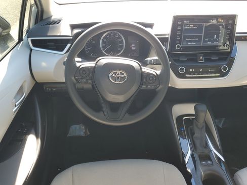 Used 2021 Toyota Corolla LE w/ LE Convenience Package image 18