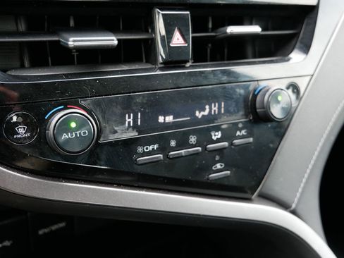 Used 2023 Toyota Camry SE FWD image 24
