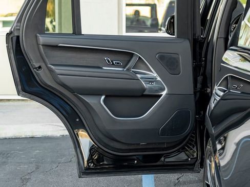 Used 2024 Land Rover Range Rover Long Wheelbase SE image 21
