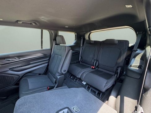 Used 2025 Jeep Grand Cherokee L Laredo RWD image 12