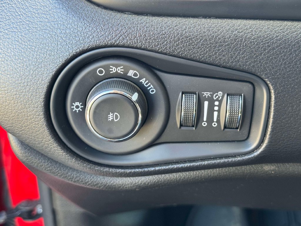 Used 2021 Jeep Renegade Limited w/ Sun & Sound Group AWD/4WD image 18
