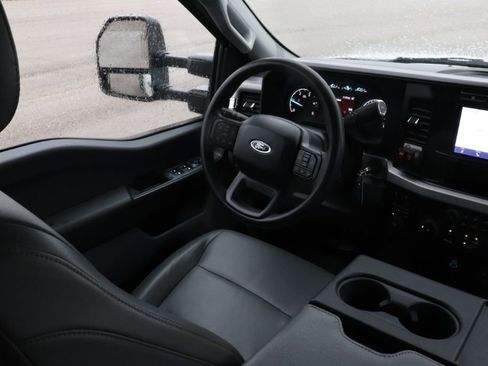 Used 2024 Ford F550 4x4 Crew Cab Super Duty image 11