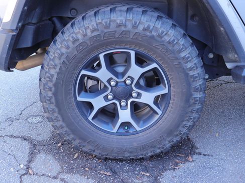 Used 2019 Jeep Wrangler Unlimited Rubicon image 40