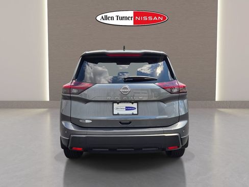 Used 2025 Nissan Rogue S FWD image 7